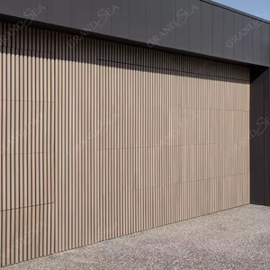 <span class=keywords><strong>Porte</strong></span> <span class=keywords><strong>de</strong></span> <span class=keywords><strong>garage</strong></span> <span class=keywords><strong>sectionnelle</strong></span> <span class=keywords><strong>motorisée</strong></span> en aluminium texturé bois moderne 16x7, facile à installer - Product Image 2