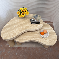 Table basse en travertin naturel personnalisable, à combiner librement, pour un salon contemporain et organique