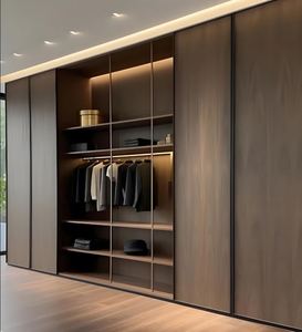 Armoire en bois sur mesure de style luxueux pour appartement urbain avec cadre en acier, porte en verre, rails de suspension, étagères, meubles de chambre à coucher portables - Product Image 1