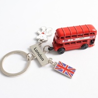 Porte-clés en métal en forme de bus londonien rouge à deux étages, souvenir de voyage britannique, breloque de sac pour les boutiques de cadeaux en gros et la vente au détail