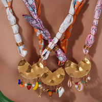 Collier en soie imprimée vintage en gros, ruban torsadé, breloque multi-perles en métal doré, long pendentif, bijoux pour femmes