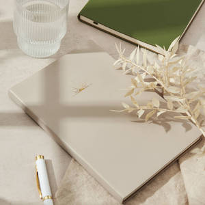 Cuaderno Personalizado de Tapa Dura de Cuero PU con Forro, Agenda Diaria con Detalles en Dorado, <span class=keywords><strong>Diario</strong></span> Estético para Oficina y Escuela - Product Image 2