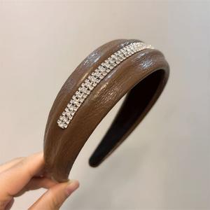 Serre-tête en strass de style coréen pour femmes, accessoire pour cheveux en cuir de couleur unie - Product Image 2