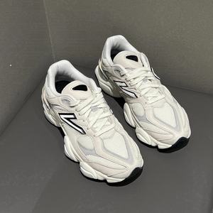 2025 высококачественные дизайнерские новые 9060 Роскошные дышащие сетчатые замшевые кроссовки для бега модная повседневная обувь в стиле ретро для мужчин и женщин - Product Image 4