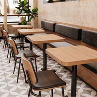 Canapé de café minimaliste moderne avec coussins rembourrés, structure en métal, table en bois et ensemble de chaises pour usage commercial, cafés, restaurants