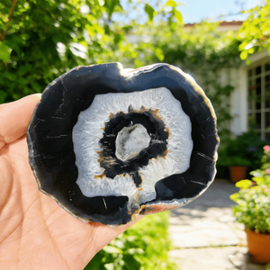 Venta al por mayor de grandes rodajas de ágata negra natural irregular para la fabricación de joyas, decoración de mesas y el hogar para Pascua - Product Image 4