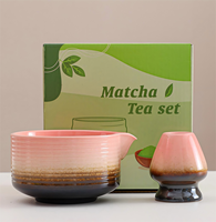 En stock Bol à matcha en céramique japonais de haute qualité dégradé rose et vert Chawan coloré avec bec verseur et support pour chasen Ensemble cadeau