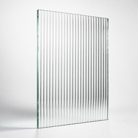 Verre décoratif de sécurité et d'intimité pour escalier extérieur moderne, personnalisé, laminé PVB, cannelé, strié, à motif Moru, en verre trempé.