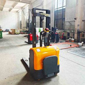 Apilador de palés de 1 tonelada, 1,5 toneladas, apilador de elevación automática, materiales móviles, uso doméstico de granja, apilador de elevación eléctrico portátil - Product Image 3