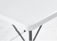 Ensemble de tables et chaises pliantes en plastique blanc pour l'extérieur, idéal pour le jardin, l'hôtel et la cuisine
