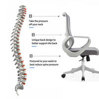 Chaise de bureau ergonomique en maille avec accoudoirs intégrés, dossier en maille grise et coussin gris, chaise de travail pivotante réglable