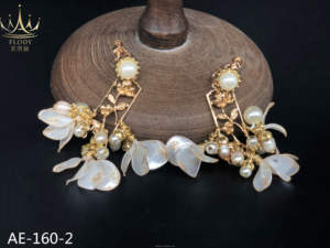 AE-160-2 Joyería al por Mayor, Pendientes de Perlas de Agua Dulce con Flores, Estilo Dulce y Lujoso, Accesorios de Novia para Boda - Product Image 5