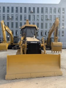 Topadora de cadenas CAT D5 premium con pocas horas de uso, bulldozer compacto original para nivelación de terrenos y preparación de sitios de construcción - Product Image 1
