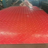 Tapis de grue en PEHD haute résistance, patins de support robustes, zone de stationnement temporaire pour grues mobiles et opérations de montage