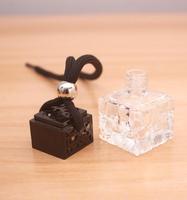 Diffuseurs de parfum pour voiture personnalisés de 10 ml, bouteilles suspendues, écologiques, recyclables, en verre transparent de luxe, avec boîte en bois colorée