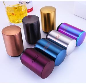 Ouvre-bouteille de bière magnétique automatique en acier inoxydable portable Pop the Top attrape-bouchon de bouteille de <span class=keywords><strong>vin</strong></span> à ouverture rapide - Product Image 1