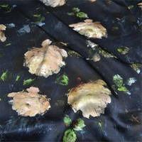 Schwarzer Stoff mit Blumenmuster aus Seidensatin, Günstig, Bestseller, Höchste Qualität, Großflächig, Komfortabel für Damen und Herren, Maßgeschneiderte Kleidung
