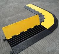 Protection de câbles de sol en caoutchouc pour voies de circulation, robuste, 900*500*50mm, 5 canaux, avec couvercle jaune en PVC, facile à installer et à retirer