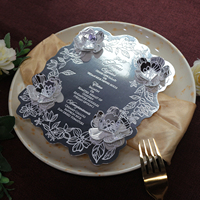 Menu en papier argenté de luxe Texte en feuille blanche avec motifs de fleurs 3D Idéal pour le réglage de la table de banquet de mariage