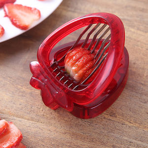 Ustensiles de cuisine : Coupe-fruits et légumes manuel en acier inoxydable pour fraises, idéal pour la préparation culinaire - Product Image 1