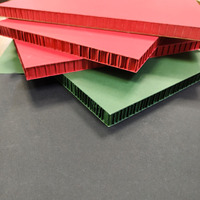 Großhandel Feuchtigkeitsbeständige Doppelt Beschichtete Wellpappe Wabenkartonplatten für Displays Recycelbar