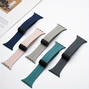 Cinturini da polso in Silicone di lusso per <span class=keywords><strong>apple</strong></span> <span class=keywords><strong>Watch</strong></span> 8 10 Se <span class=keywords><strong>Ultra</strong></span> 41mm 45mm 46mm <span class=keywords><strong>cinturino</strong></span> magnetico personalizzato 49mm - Product Image 1