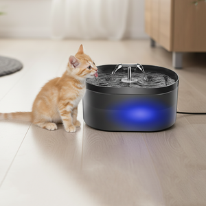 Bebedero Automático para Gatos de Plástico Elegante de 2.2L con Filtro de Carbón Activado por Luz, Dispensador de Agua Portátil Fácil de Limpiar - Product Image 1