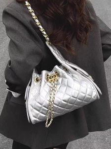 Sacs à main de luxe en cuir véritable pour femmes avec chaînes, sacs seau tendance de créateur, grande capacité, sacs à bandoulière pour femmes - Product Image 1