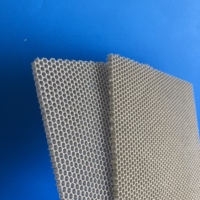 Plaque en polycarbonate alvéolaire sur mesure pour table de travail laser UV