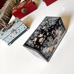 Caja Decorativa de Lacado Chino con Incrustaciones de Madreperla Pintada a Mano, Caja de Recuerdos, Regalo Artístico para el Día de San Valentín - Product Image 6