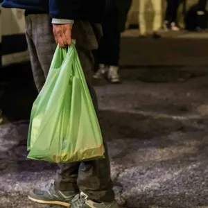 Sac de courses biodégradable et compostable vert 30x55cm avec soufflets pour le shopping - Product Image 6