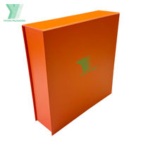 Caja de regalo de exhibición de ropa de lujo de papel plegable con imán naranja personalizado, caja de regalo Premium para embalaje de ropa