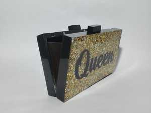 Bolso con nombre personalizado de acrílico para hombres y mujeres Idea de regalo única Monedero con nombre personalizable elegante y duradero - Product Image 4