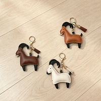 Porte-clés tendance en cuir PU avec pendentif mini-pony, breloque chevreuil, mouton, poney et ensemble de breloques poney en mouvement pour sacs