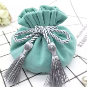 Sac à pompons en suède recyclable de style chinois, rouge bordeaux, avec poignée, pour bijoux (colliers, montres, lunettes, pierres précieuses) - Vente en gros - Product Image 6
