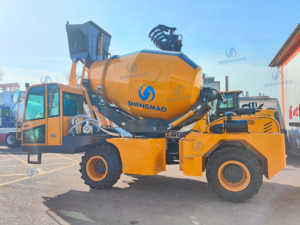 Bétonnière autochargeuse Shengmao LM4 4m3 avec système de pesage hydraulique, <span class=keywords><strong>prix</strong></span> usine, usine de béton portable sur roues - Product Image 1