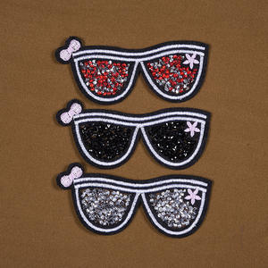 Appliques adhésives à repasser sur appliques étoiles métalliques dorées brillantes patchs de <span class=keywords><strong>broderie</strong></span> pour lunettes vente en gros - Product Image 1
