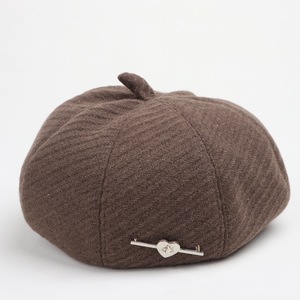 Béret en Laine pour Femme, Nouveau Style Automne Hiver, Bonnet à Huit Panneaux avec Broche Cœur, Tendance, Style Peinture - Product Image 4