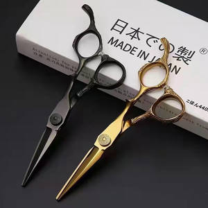กรรไกรตัดผมมืออาชีพขนาด 5 นิ้ว แบบแบน ผลิตจากสแตนเลส SUS440C สำหรับคนถนัดขวา รองรับการปรับแต่ง ใช้สำหรับงานเสริมสวย - Product Image 1