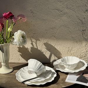 Set d'assiettes blanches en céramique design dentelle <span class=keywords><strong>baroque</strong></span> européenne design floral rétro gaufré assiettes blanches assiettes de mariage - Product Image 5