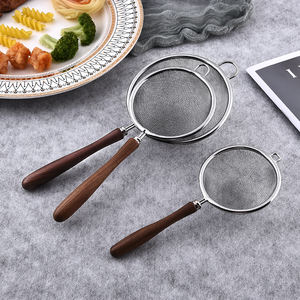 ที่กรองชาแบบพกพาคุณภาพสูง ใช้ซ้ำได้ ทำจากสแตนเลส 304 พร้อมที่กรองกาแฟ ชา แป้ง  ด้ามจับไม้วอลนัท สำหรับใช้ในครัว - Product Image 3