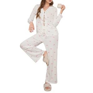 Ensemble de pyjama pour femme en bambou personnalisé, imprimé nœuds blancs et roses, manches longues, volants, attache sur le devant, en modal et coton doux, vêtements de détente et de nuit - Product Image 1