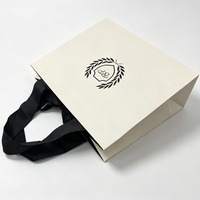 Sac cadeau en papier avec ruban, carton ivoire, logo personnalisé imprimé pour vêtements, produits de beauté, fêtes, entreprises, boutiques, emballage de shopping