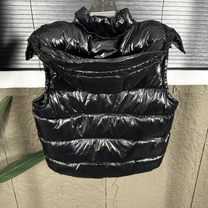เสื้อกั๊กขนห่านสีดำเงาแบรนด์หรู Moncler พร้อมฮู้ดและกระเป๋าซิป - Product Image 4