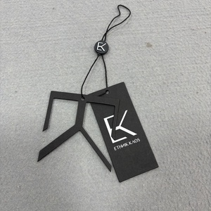Ensemble d'étiquettes suspendues personnalisées à impression recto-verso, découpées sur mesure, en papier, avec forme spéciale et cordon à clipser de marque - Product Image 6