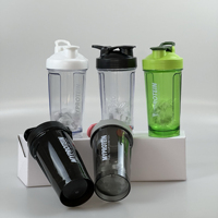 Bouteille shaker en plastique de 500ml avec boule de mélange Bouteille de sport PC PE pour athlète Tasse à eau Portable Portable Shake Protein