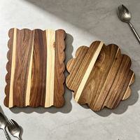 Accessoires de cuisine, ensemble de planches à découper en bois d'acacia avec bord festonné, planches à découper en bois naturel, plateaux de service pour aliments, gâteaux