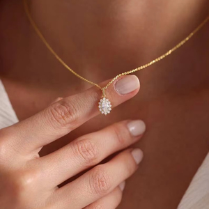 Collier pendentif en argent sterling 925 avec moissanite, forme de fleur, taille ovale et ronde, plaqué or, cadeau de mariage ou de fête - Product Image 1