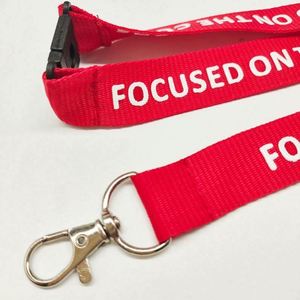 Conception personnalisée de lanière en polyester RPET Impression offset et gaufrage pour porte-badge de carte d'identité et porte-clés - Product Image 2