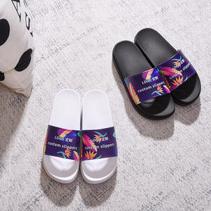 OEM de alta calidad de PVC para los hombres para las zapatillas de diseño personalizado en relieve sandalias deslizantes compras en línea con Logo sandalias zapatos de hombre - Product Image 1